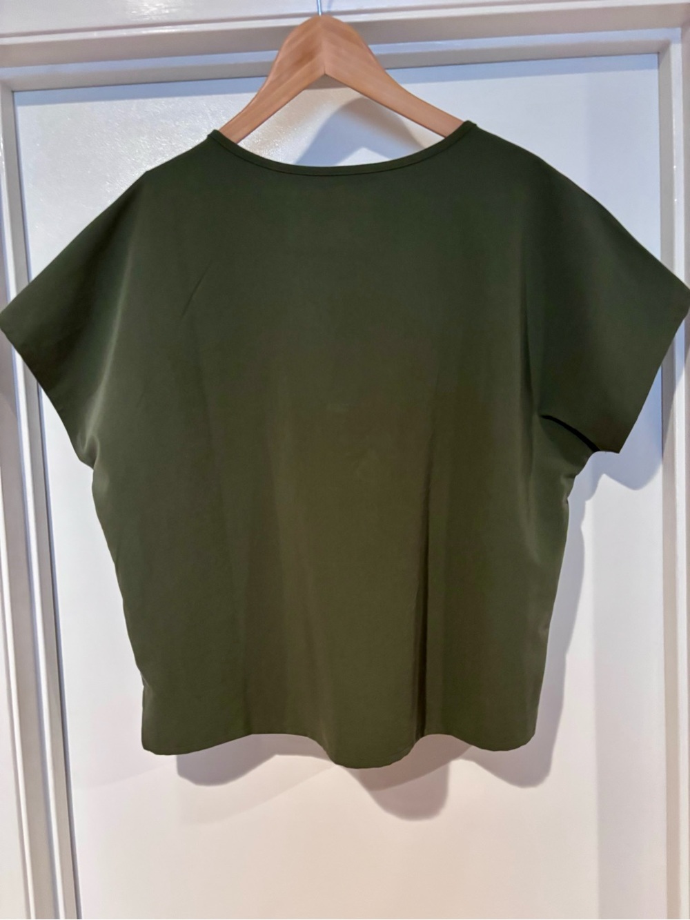 Women’s Figs Arua Relaxed Scrub Top Medium, Moss - Picture 2 of 2